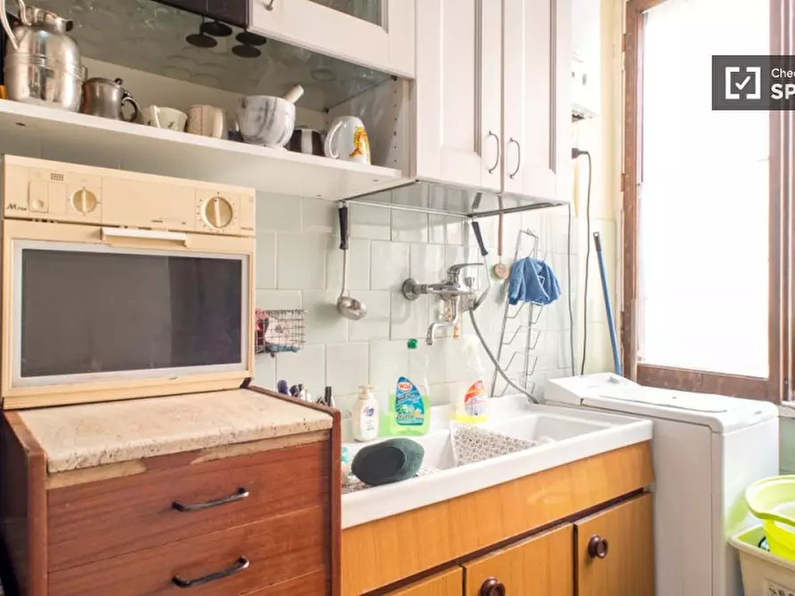 Immagine 6 di Camera condivisa in affitto  in Via Raffaele Balestra a Roma