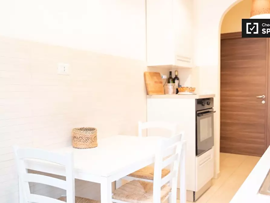 Immagine 10 di Camera condivisa in affitto  in Via Zanobini a Roma