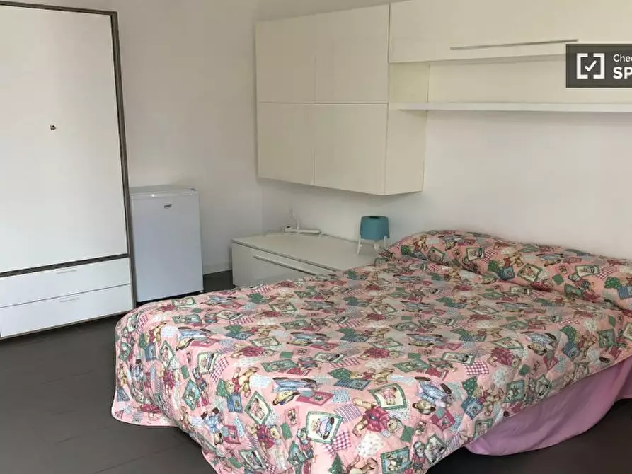 Immagine 2 di Camera condivisa in affitto  in Via di Carcaricola a Roma