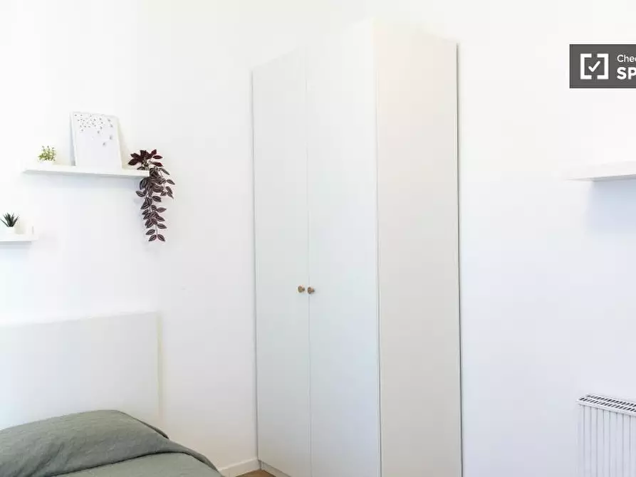 Immagine 4 di Camera condivisa in affitto  in Via Crema a Roma