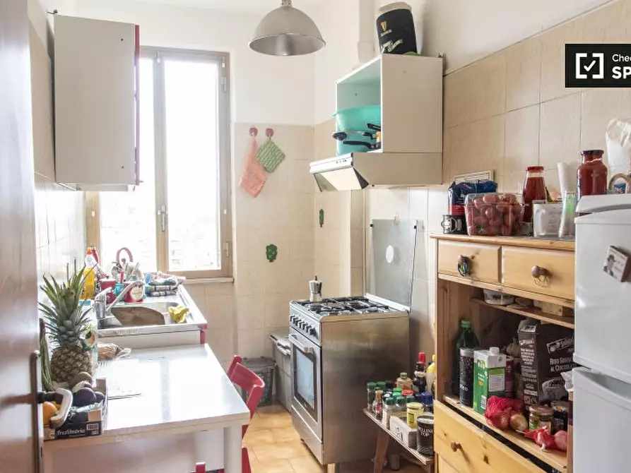 Immagine 10 di Camera condivisa in affitto  in Via Sinuessa a Roma
