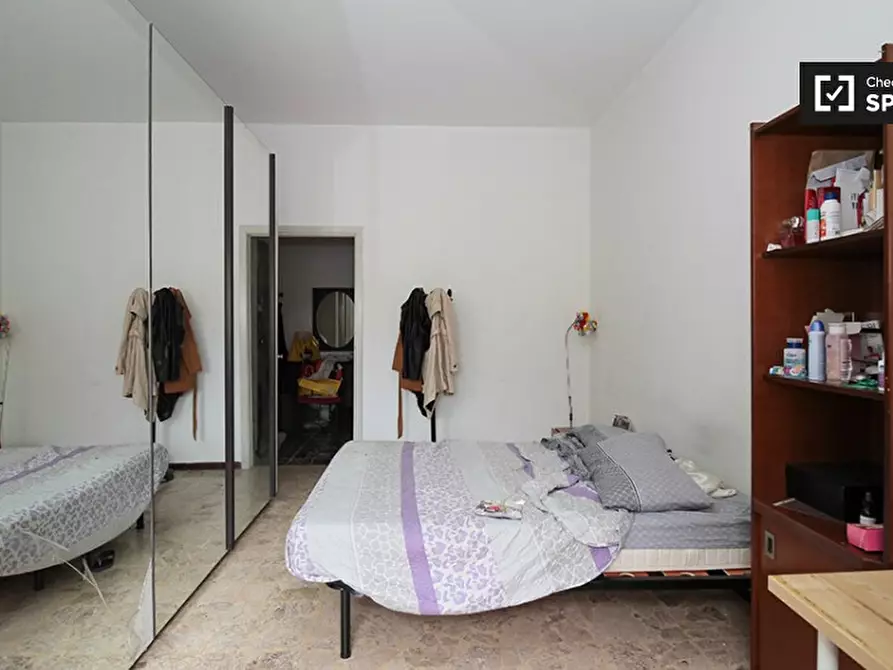 Immagine 2 di Camera condivisa in affitto  in Via Isimbardi a Milano