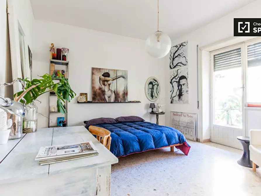 Immagine 1 di Camera condivisa in affitto  in Via Clemente IX a Roma