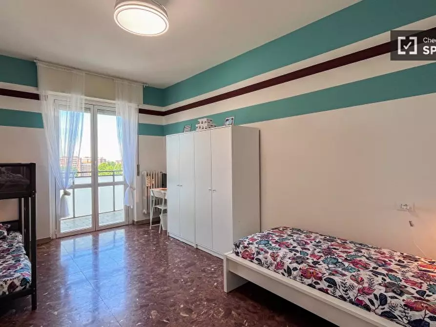 Immagine 1 di Camera condivisa in affitto  in Via Monte Sabotino a Cinisello Balsamo