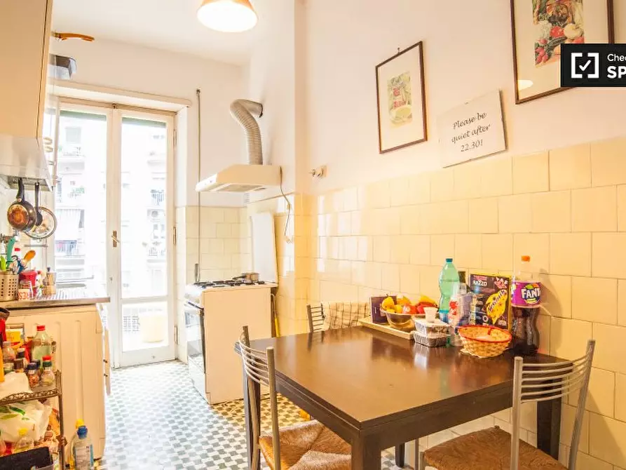 Immagine 6 di Camera condivisa in affitto  in Via Alba a Roma