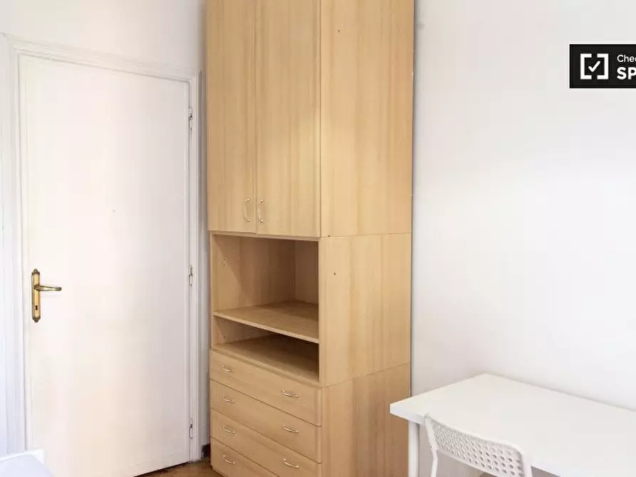 Immagine 15 di Camera condivisa in affitto  in Via Luca Valerio a Roma