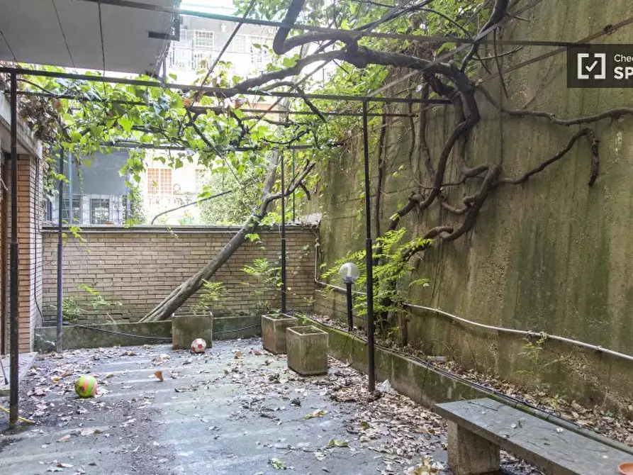 Immagine 8 di Camera condivisa in affitto  in Via di Villa Severini a Roma