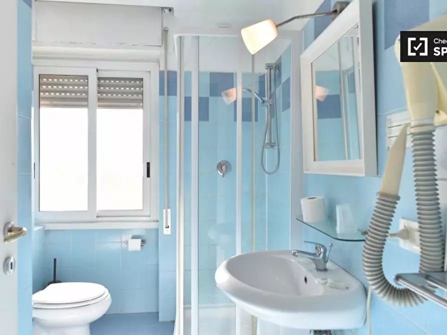 Immagine 19 di Camera condivisa in affitto  in Viale Opita Oppio, 00174 Roma RM, Italy a Roma