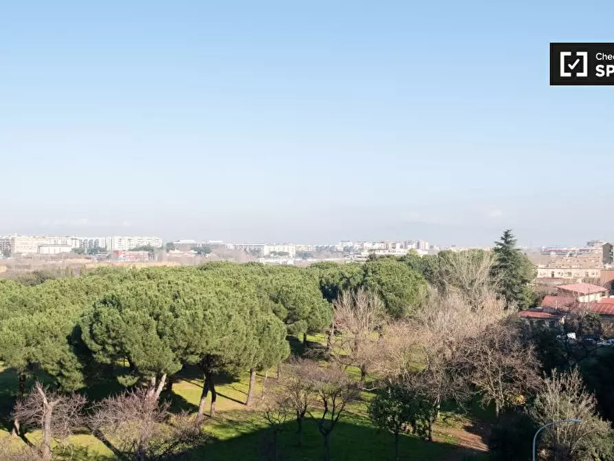 Immagine 12 di Camera condivisa in affitto  in Via Venzone a Roma