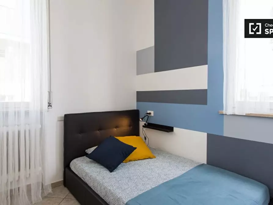 Immagine 2 di Camera condivisa in affitto  in Via Giuseppe Candiani a Milano