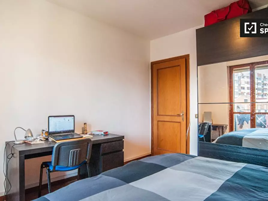 Immagine 4 di Camera condivisa in affitto  in Via Giulioli Eudo, 00173 Roma RM, Italy a Roma