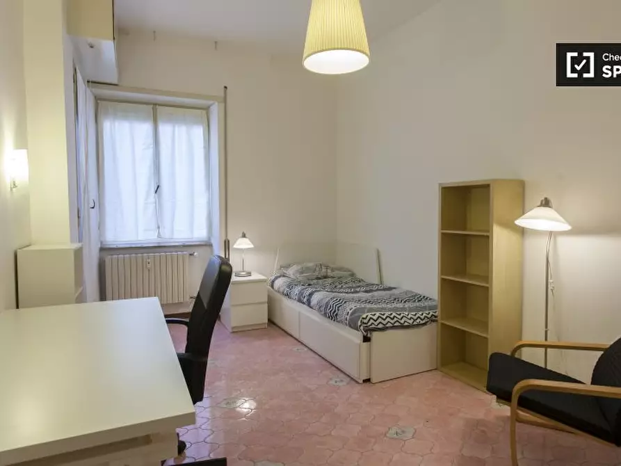 Immagine 1 di Camera condivisa in affitto  in Via Monte Cervialto a Roma