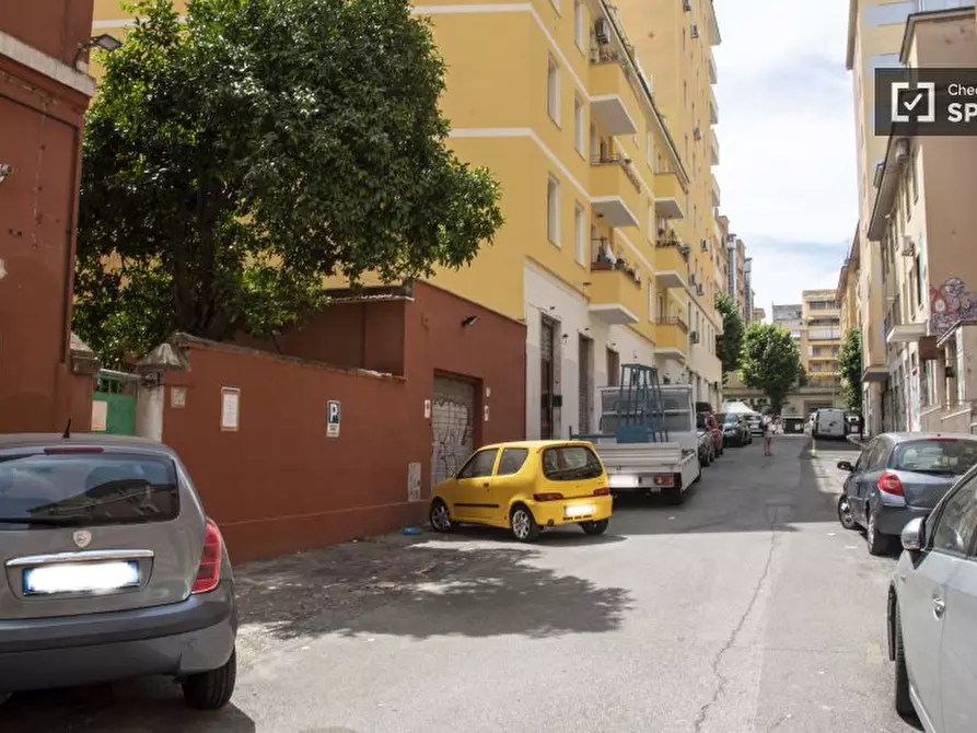 Immagine 14 di Camera condivisa in affitto  in Via Filippo Scolari a Roma