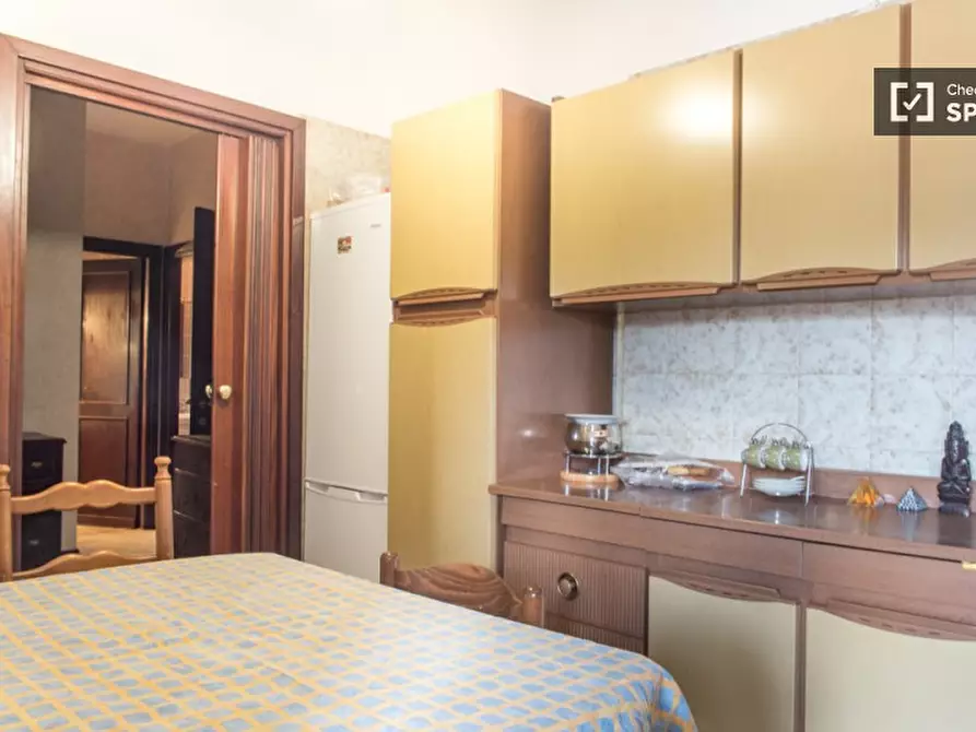 Immagine 7 di Camera condivisa in affitto  in Via Caprese a Roma