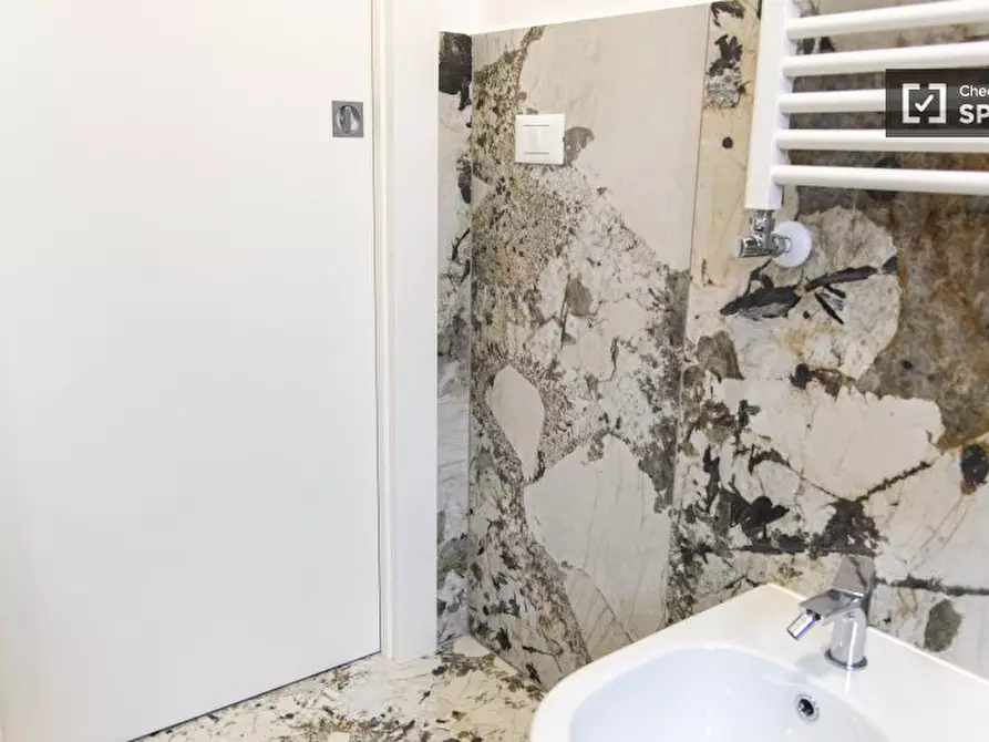 Immagine 10 di Camera condivisa in affitto  in Via Barbiellini Amidei Bernardo a Roma