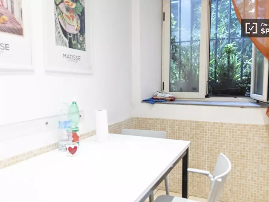 Immagine 7 di Camera condivisa in affitto  in Via Agri a Roma