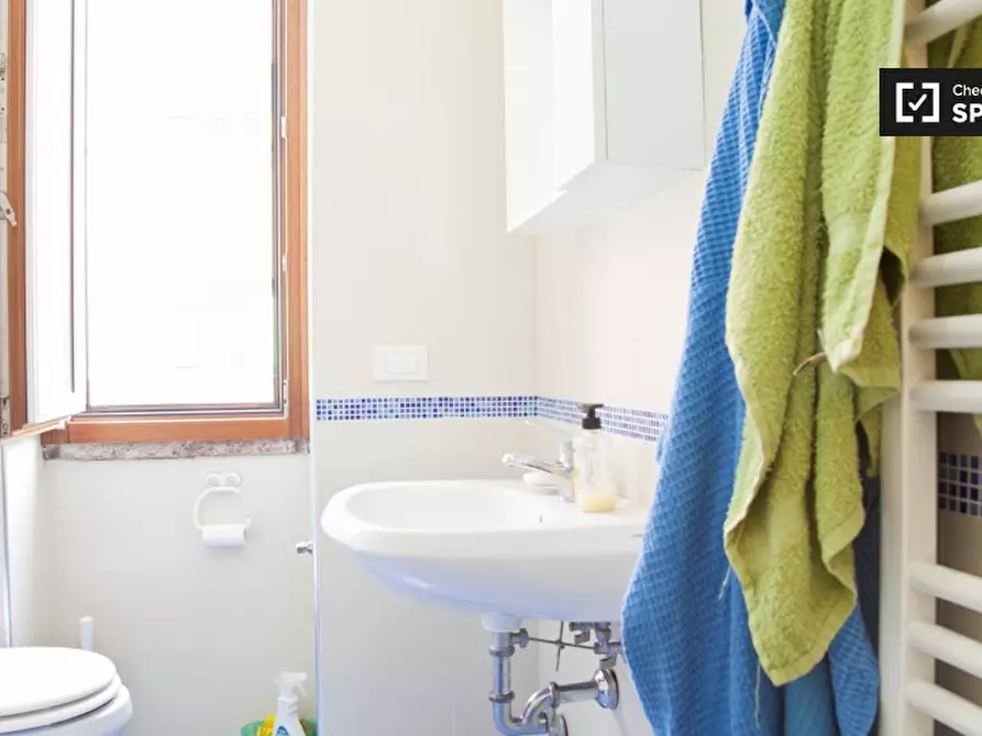 Immagine 9 di Camera condivisa in affitto  in Via Laodicea a Roma