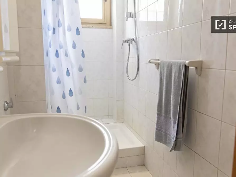 Immagine 14 di Camera condivisa in affitto  in Via della Fisica a Roma