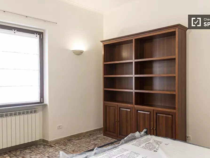 Immagine 3 di Camera condivisa in affitto  in Via del Fosso del Torrino a Roma