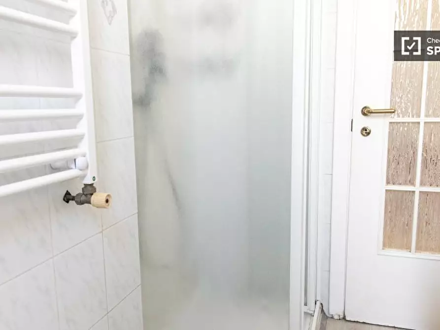 Immagine 15 di Camera condivisa in affitto  in via Carlo Emanuele a Roma
