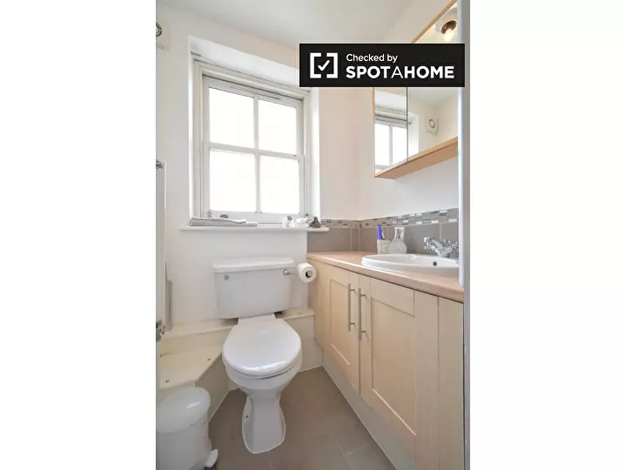 Immagine 6 di Appartamento in affitto  in Canterbury Rd, North Maida Vale, London NW6 5SR, UK a Camden Town