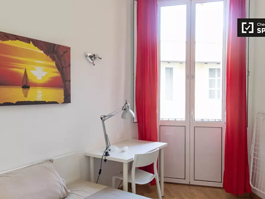 Immagine 3 di Camera condivisa in affitto  in Viale Regina Margherita a Roma