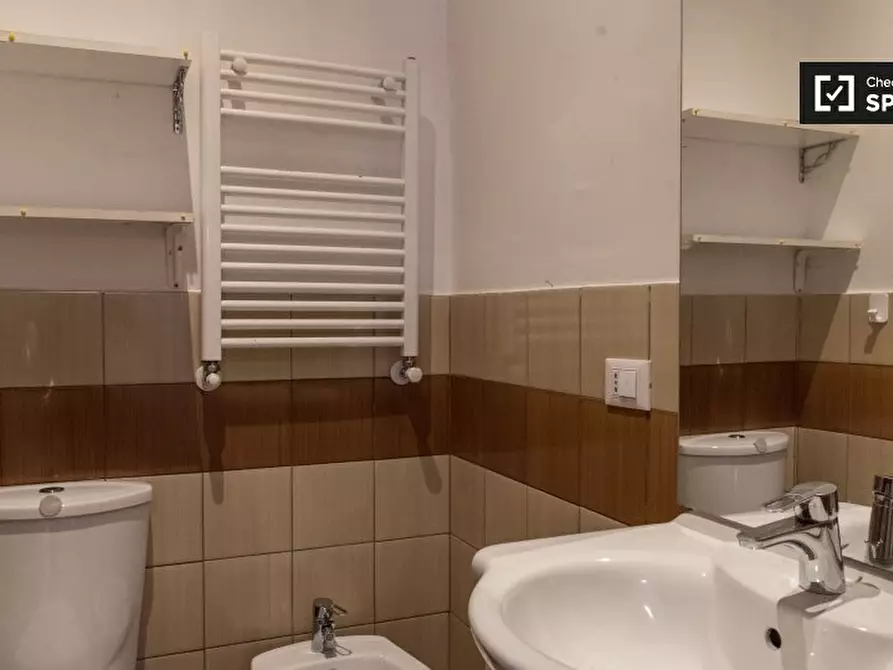 Immagine 5 di Camera condivisa in affitto  in Viale Regina Margherita a Roma