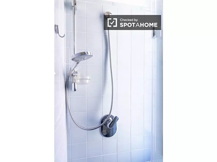 Immagine 12 di Appartamento in affitto  in Via Sebastiano Veniero a Roma