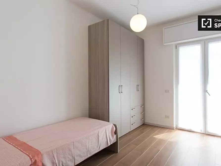 Immagine 3 di Camera condivisa in affitto  in Via delle Genziane a Milano