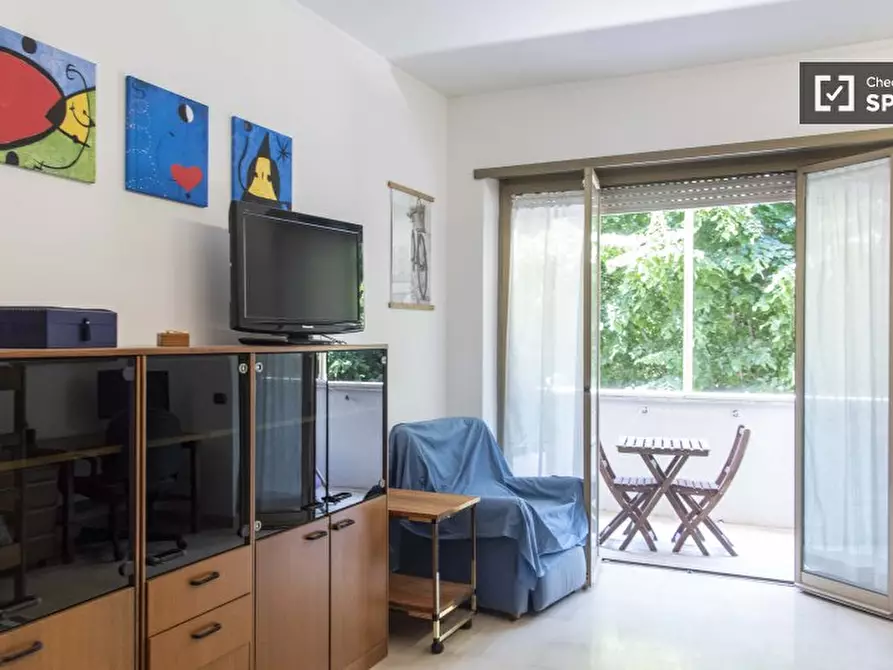 Immagine 3 di Camera condivisa in affitto  in Via della Fisica a Roma