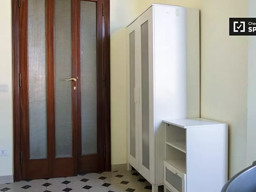 Immagine 3 di Camera condivisa in affitto  in Piazza Vittorio Emanuele II, 00185 Roma RM, Italy a Roma
