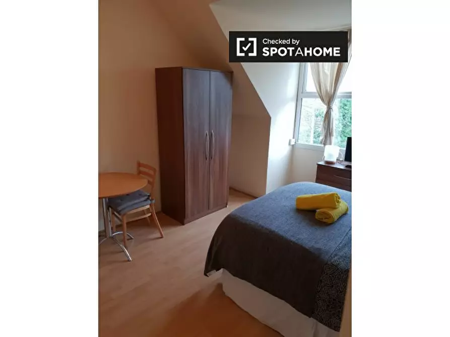 Immagine 3 di Ufficio in affitto  in Flat a Brent