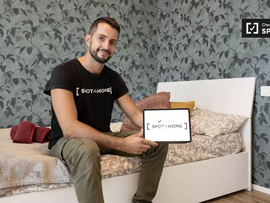 Immagine 3 di Camera condivisa in affitto  in Via Giacomo Antonini a Milano