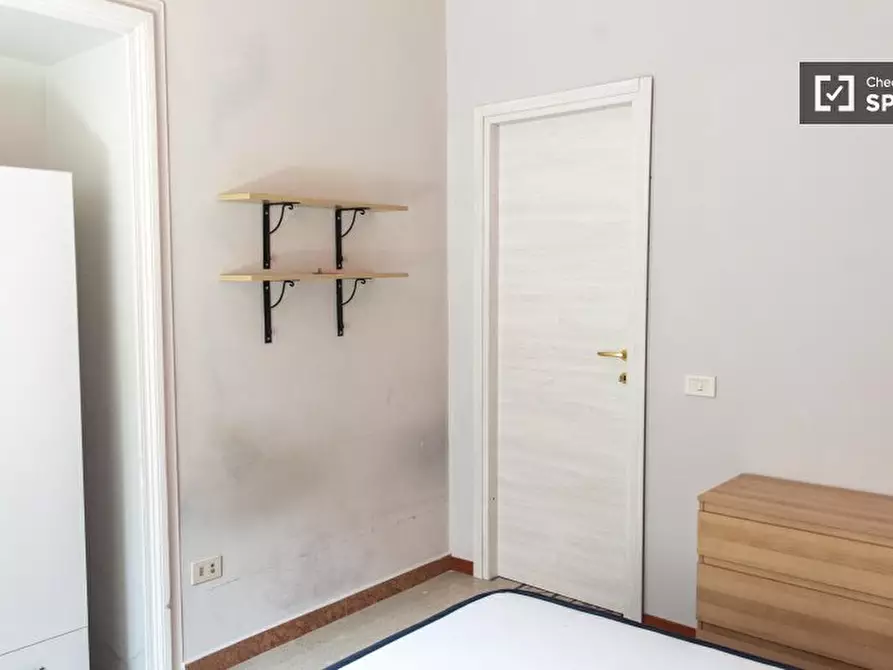 Immagine 2 di Camera condivisa in affitto  in Via Napoleone III a Roma
