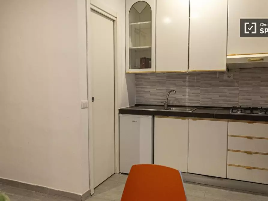 Immagine 4 di Ufficio in affitto  in Via Lardaria a Roma