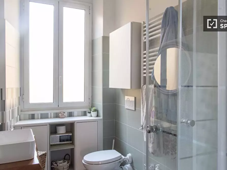 Immagine 4 di Camera condivisa in affitto  in Via Delle Azalee a Roma