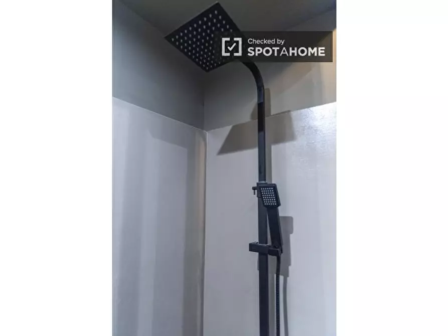 Immagine 10 di Appartamento in affitto  in Via di Vigna Pozzi a Roma