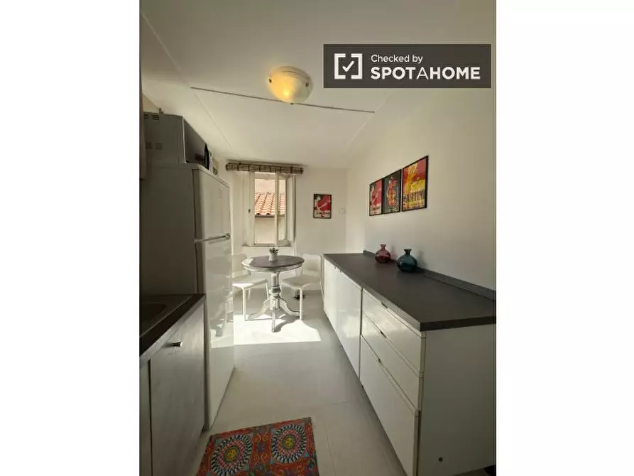 Immagine 11 di Camera condivisa in affitto  in P.za di Sant'Apollonia a Roma