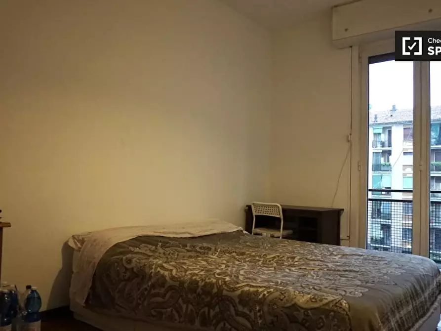Immagine 2 di Camera condivisa in affitto  in Via Orbetello a Milano