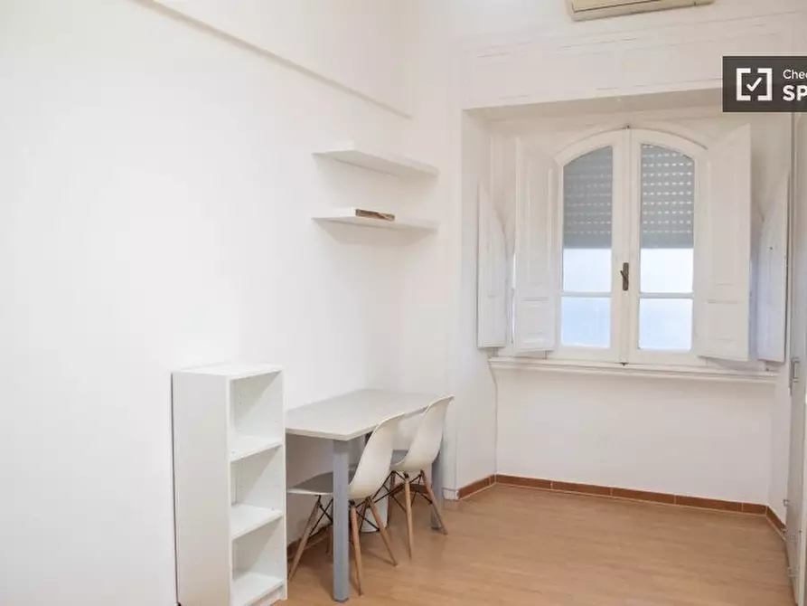 Immagine 3 di Camera condivisa in affitto  in Via Nino Oxilia a Roma