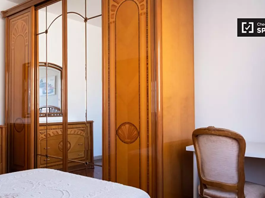 Immagine 4 di Camera condivisa in affitto  in Via Filippo Serafini, 00173 Roma RM, Italy a Roma