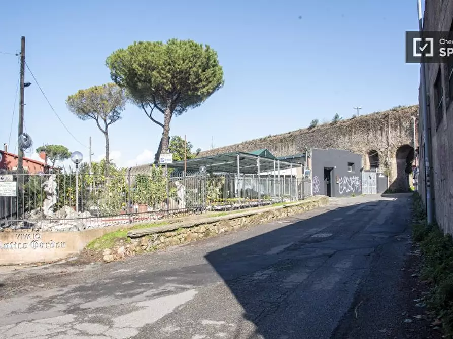 Immagine 13 di Appartamento in affitto  in Via della Marrana a Roma