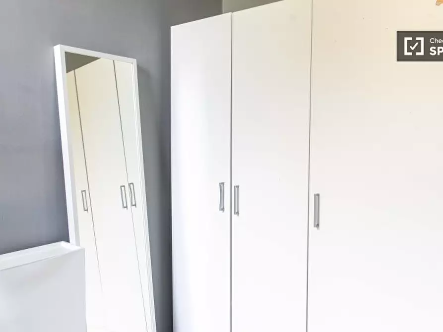 Immagine 4 di Camera condivisa in affitto  in Viale Regina Margherita, 00198 Roma RM, Italy a Roma