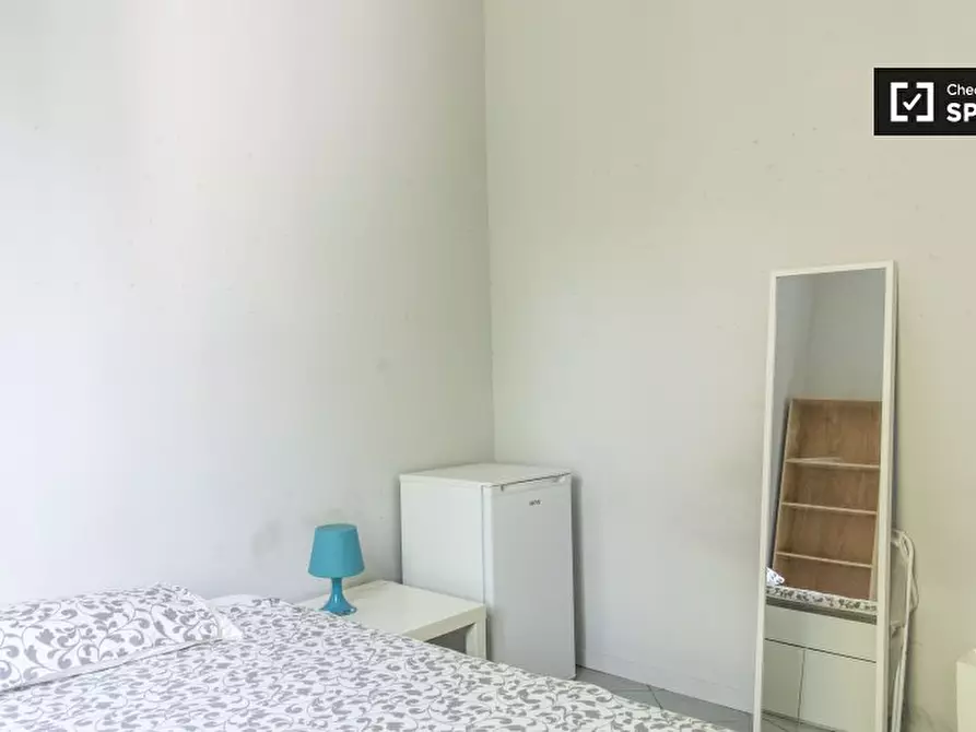 Immagine 3 di Camera condivisa in affitto  in Viale Regina Margherita, 00198 Roma RM, Italy a Roma