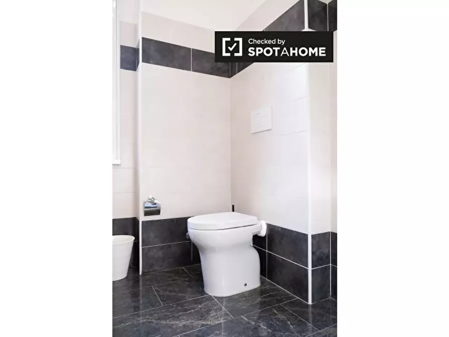 Immagine 14 di Camera condivisa in affitto  in Viale dei Salesiani a Roma