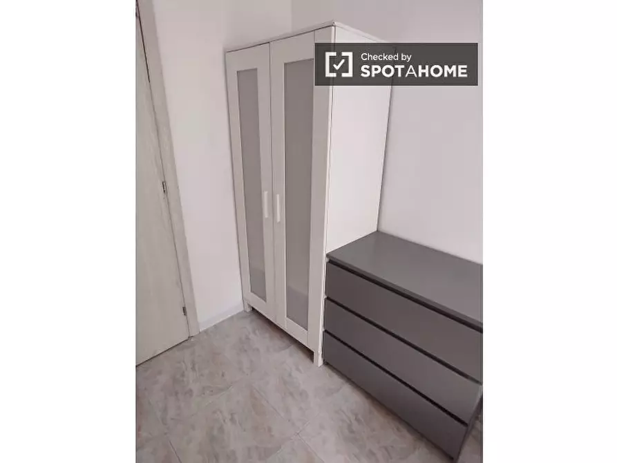 Immagine 3 di Camera condivisa in affitto  in Via Lero, 00144 Roma RM, Italy a Roma