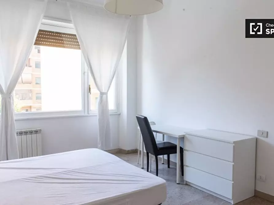 Immagine 2 di Camera condivisa in affitto  in Via Luca Valerio a Roma