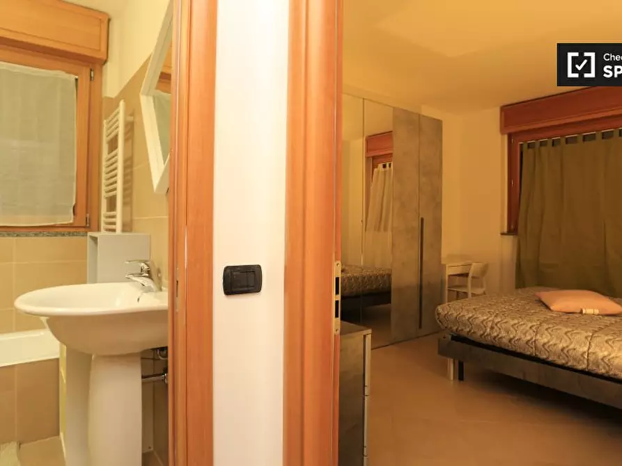 Immagine 18 di Camera condivisa in affitto  in Via delle Forze Armate a Milano