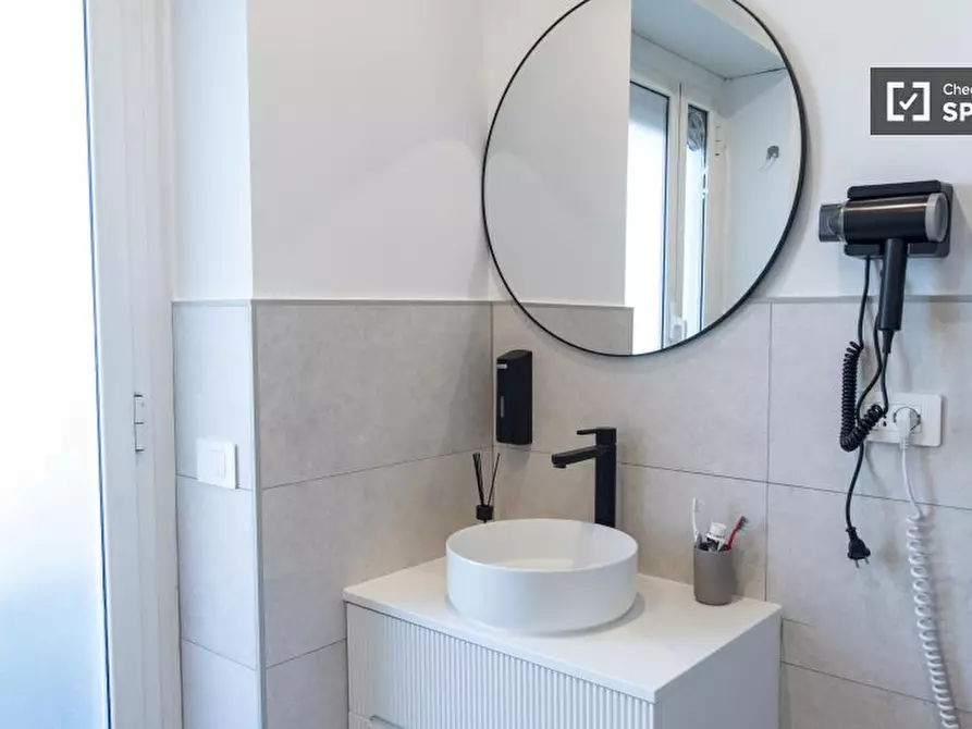 Immagine 5 di Camera condivisa in affitto  in Via Innocenzo XI a Roma