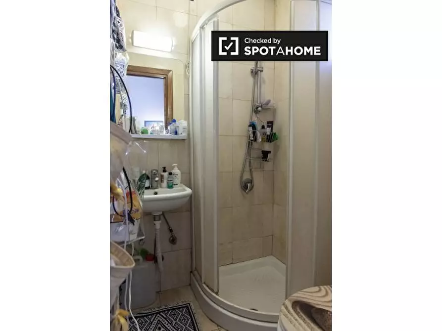 Immagine 7 di Camera condivisa in affitto  in Via Castelfidardo, 00185 Roma RM, Italy a Roma